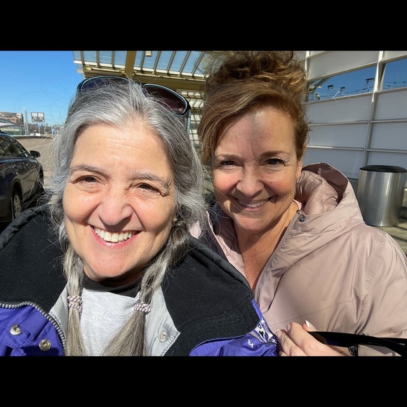 Meet your Posher, Mona Lisa. Share this & other listings I’ll share back🙏💙💛 - Picture 7 of 16